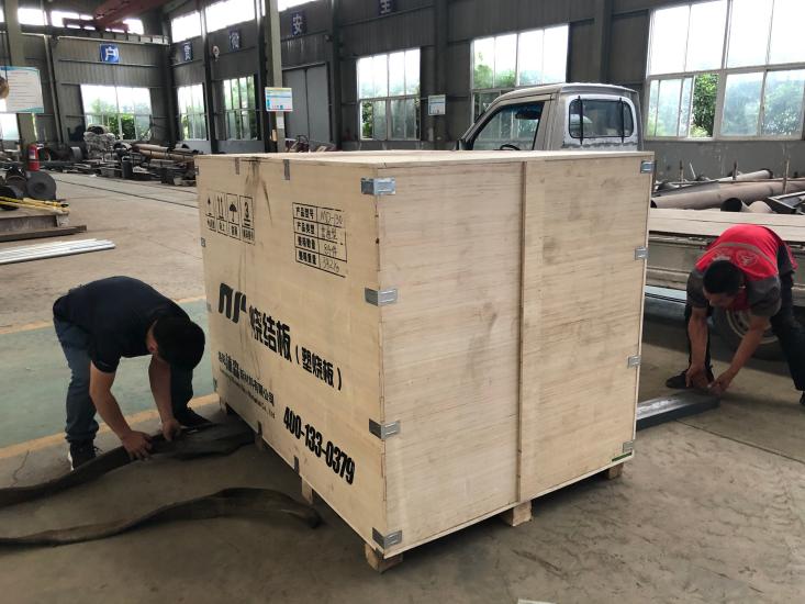 耐高溫?zé)Y(jié)板打包裝車 耐高溫?zé)Y(jié)板打包裝車